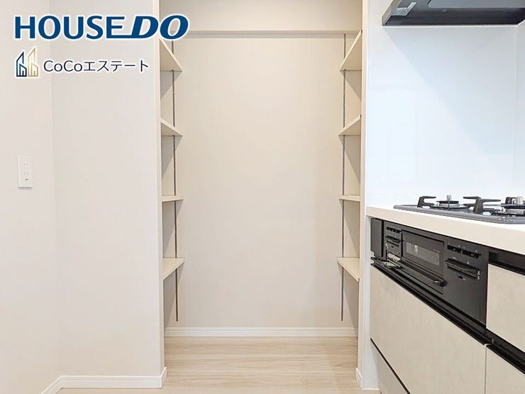 □■収納■□
パントリーです♪
キッチン用品や食品のストックに使用できます。
可動棚付きでしっかり隅々まで収納できるのも嬉しいですね。