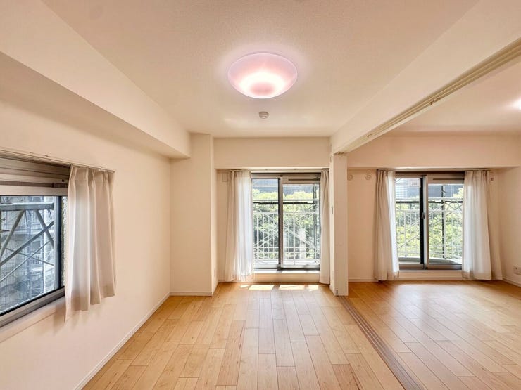 やさしい陽光が差し込む洋室は、寝室や子ども部屋、書斎などライフスタイルに合わせて自由にお使いいただける快適な空間です。