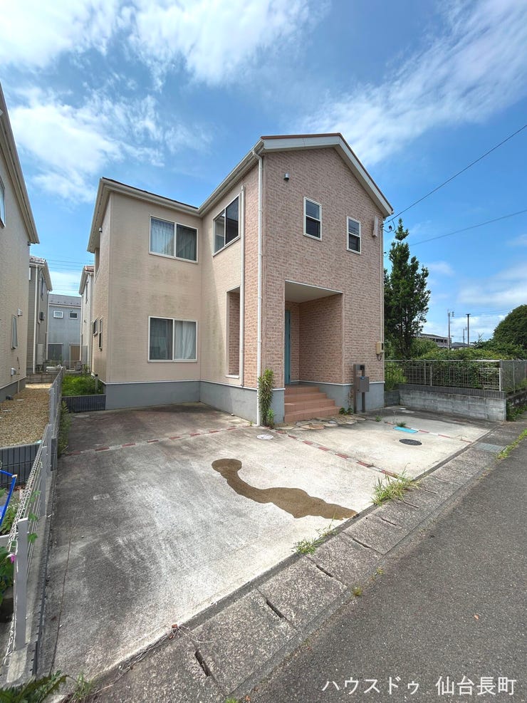 【外観】
築浅3LDKの中古戸建です。閑静な住宅街に位置しており落ち着いた暮らしが叶います。