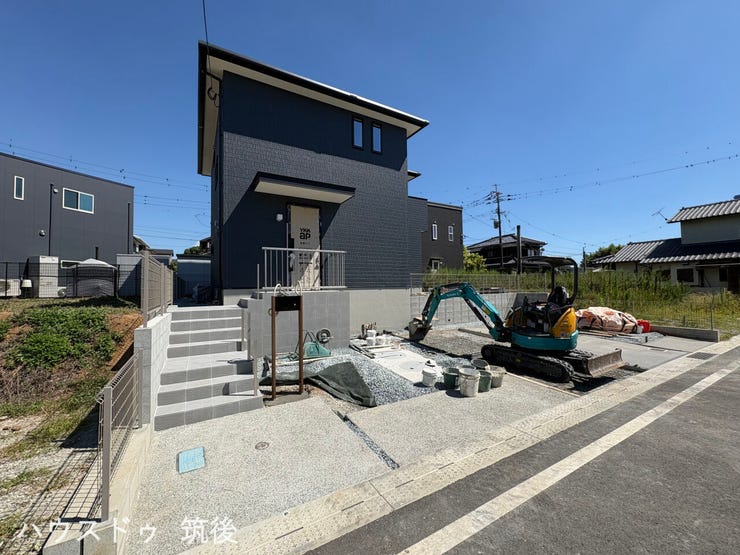 【天井高2.7mの開放感】JR「西牟田」駅まで徒歩8分の好立地!1F天井高2.7mを採用したゆとりある新築4LDKです。前面道路幅員6mで車の駐車も落ち着いて行えます。ぜひ現地で広さをご体感ください。