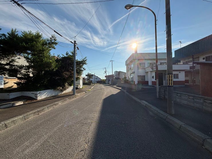 《外観写真》
前面道路の様子です。