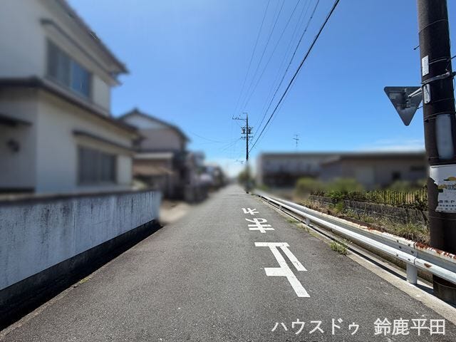 【東側約4.7m前面道路】車通りが少ないので安心して走行ができます。(2026年8月6日 撮影)