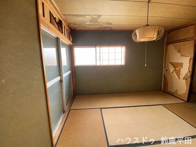 【2階西側和室】畳敷の落ち着いた雰囲気の和室で客間や寝室などさまざまな用途に合わせて活用できます。