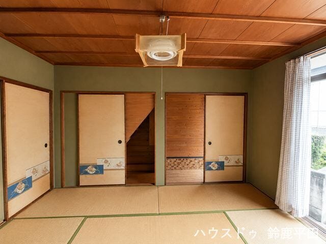 ※家具消し加工をしています
【1階西側和室】隣接する和室と続き間になっていて襖を開けることで広々とした空間としてお使いいただけます。