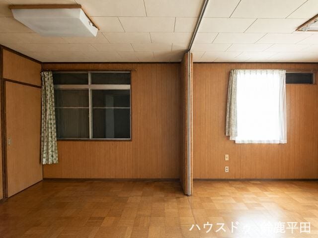 ※家具消し加工をしています
【1階東側洋室】窓がついていて採光、換気がしやすい空間です。多様な用途で活用できます。
