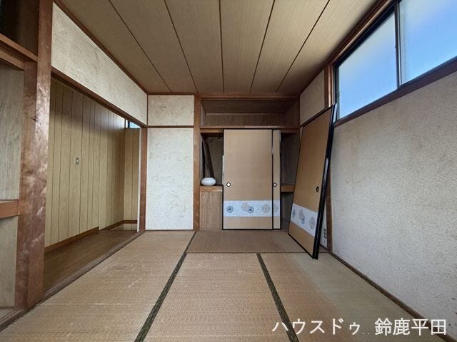 2階和室、静かな環境で落ち着いて過ごせ、寝室や趣味の部屋としても使いやすい和室です。