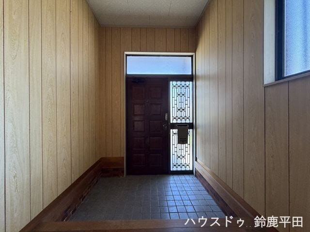 大きな荷物やベビーカーもそのまま置け、スムーズに行き来できる余裕のある玄関です。