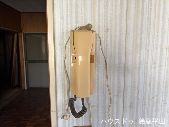 室内どこにいても応答しやすく、インターフォン付きです。