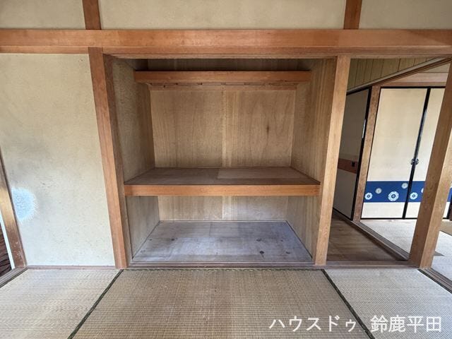 布団や大きな家具・季節物の荷物も余裕で収まり、出し入れもしやすい大容量の押入れです。