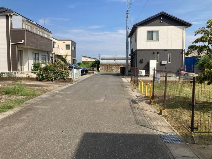 前面道路②
前面道路が広く、お車の出し入れもスムーズです。
ゆとりある前面道路で、駐車が苦手な方にもおすすめ。
