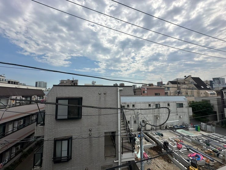 3階バルコニーからの眺望。陽当りが良いので是非現地にてご覧ください。