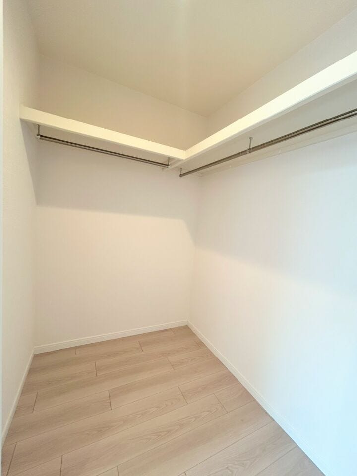 大きなものも収納しやすく、一か所に物を置ければ探す手間も省け効率よく使用することができます。
