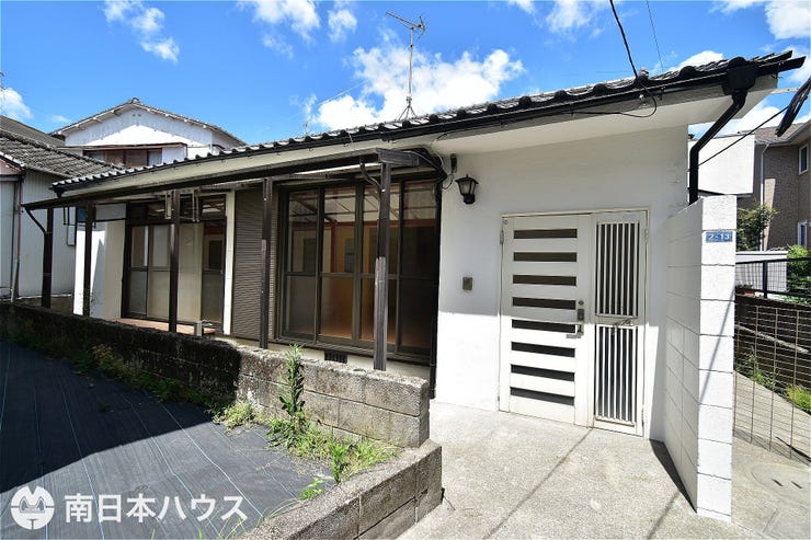 【外観】
東南向き道路【敷地面積135.65㎡(41.03坪)】駐車場なし!
即日ご内覧可能です♪