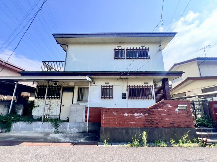 【外観】
建築条件なし◎現状は古家付きですが、更地でのお渡しです!