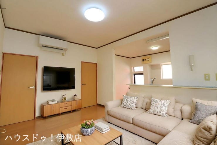 原良５丁目 中古戸建 【リビング】
南日本ハウスにて無料でリフォーム見積もり致します。ワンストップサービスで物件の購入からリフォーム工事まで弊社にお任せ下さい。
※イメージにつき、家具、家電は価格に含まれません