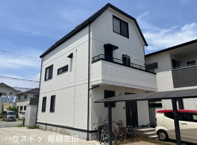 【外観】
軽量鉄骨3階建て♪