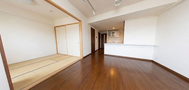 リビングに隣接するお部屋の扉を開放して繋げて使えば広いリビングダイニングになります。家族との時間、自分の時間共に大切にできる空間がここにあります。