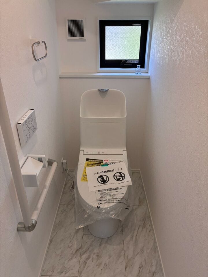 1・2階にトイレがございます♪朝の忙しい時間帯も待たずにすみそうですね♪