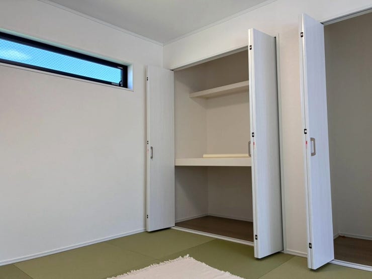 リビングとつながる畳敷きのお部屋は、ちょっと疲れた時にお昼寝出来るのも嬉しいですね!