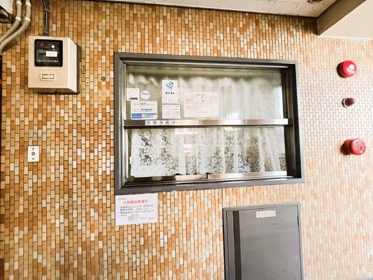 外と内をつなぐエントランスは管理が行き届き、居住者を優しく迎え入れてくれます。