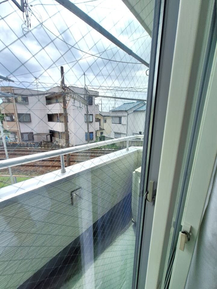 ペアガラス&二重サッシを採用。断熱性・遮音性に配慮した快適な住まいです。
