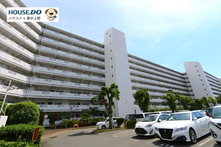 緑豊かな箕面エリアに佇む大規模マンション。陽当たり・通風良好、静かで落ち着いた住環境でファミリーにもおすすめです。