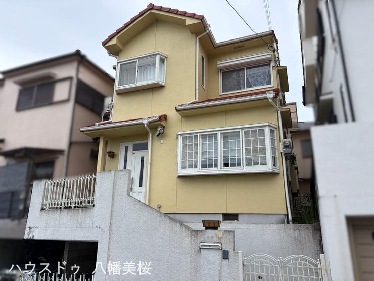 【外観】
小学校まで徒歩約6分♪閑静な住宅街です♪南向きです♪