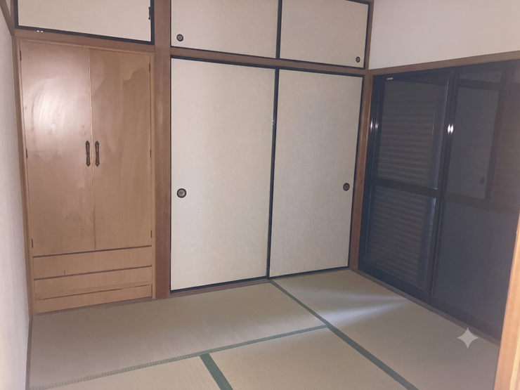和室②
客間やお昼寝スペースなど、多目的に利用できる便利な和室があります。
畳の香りと和の趣を楽しめる、心安らぐ空間です。