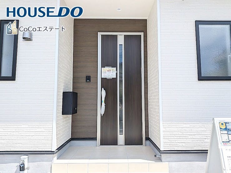 □■玄関■□
雨除けに便利な屋根付き!
