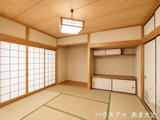 1階和室はお庭からも玄関ホールからもアクセス可能◎客間として、書斎としてマルチにご利用いただけそうですね。
※この画像は一部加工を行っております。