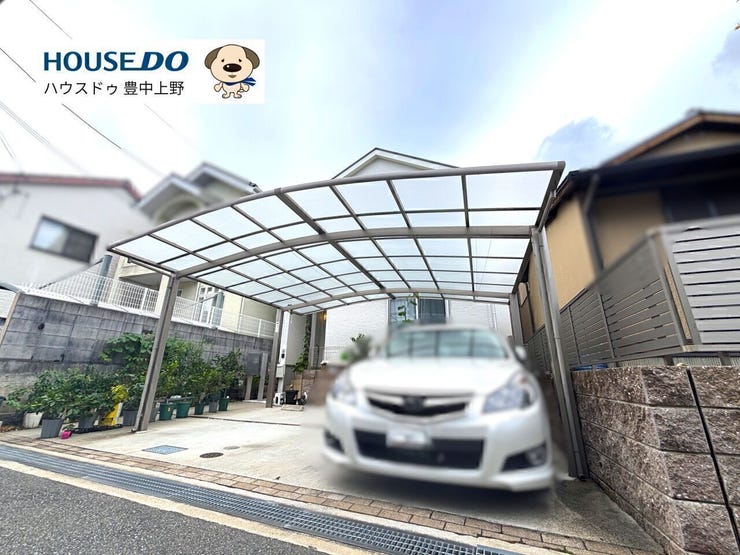 普通乗用車を2台並列駐車した状態でも余裕をもってドアの開閉が可能な広々としたカーポート!