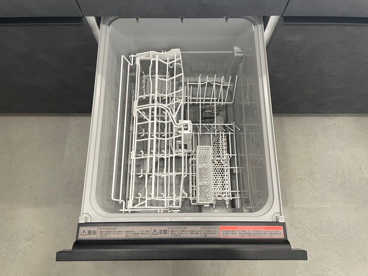 ◇食洗機◇
洗い物に時間を縛られることが無くなり、ご家族との時間も増えますね。加えて手荒れも防げてしかも節水が高い為、需要の高い設備です。