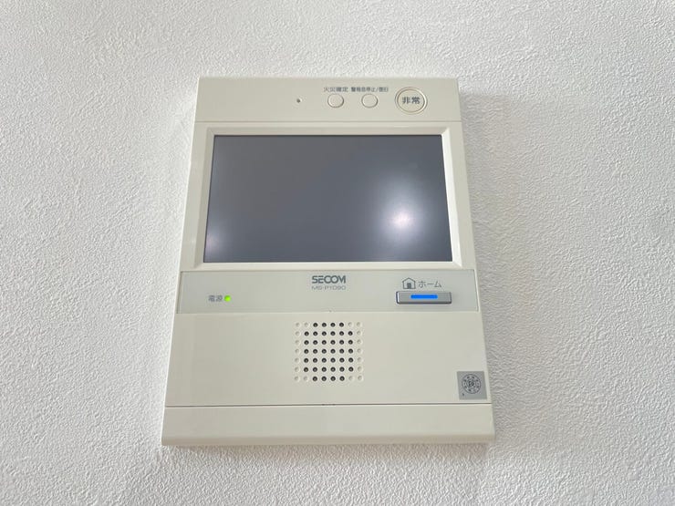 ◇オートロック付きTVモニター付インターホン◇
TVモニターで訪問者を確認してから会話することができますので、安心して対応していただけます。防犯効果も高まります。