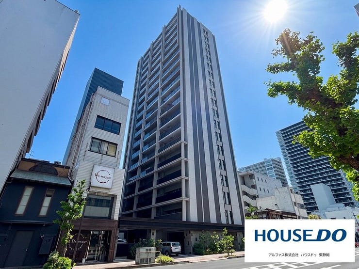 【外観】
防音性や断熱性に優れたマンション物件。基礎工法(杭基礎): 建物を支えるため、地中深くの強固な「支持層」まで杭を打込む工法を採用。地震時の揺れ、地盤沈下に配慮されています。