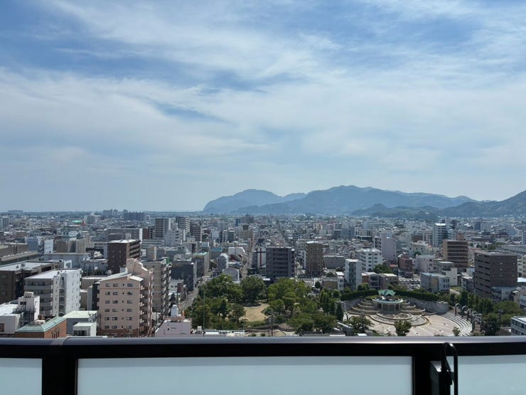 バルコニーからの眺望です。
17階の為静岡市内を一望できます。