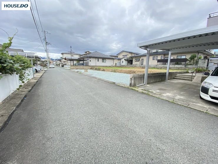 【外観】
前面道路含む現地写真