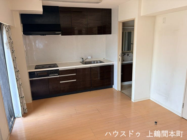 シンプルで飽きのこないデザインで、長く愛用できるキッチン
