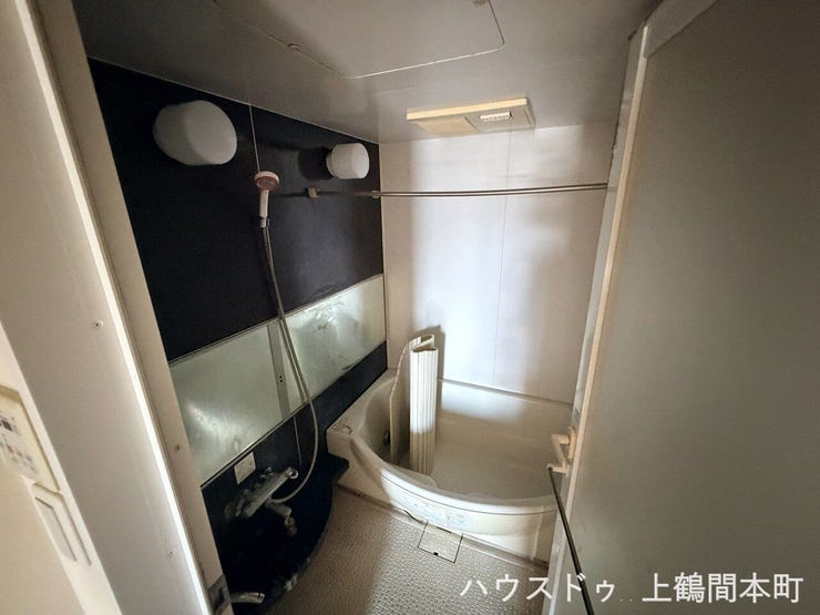 シンプルで飽きのこないデザインのバスルーム(*'▽')