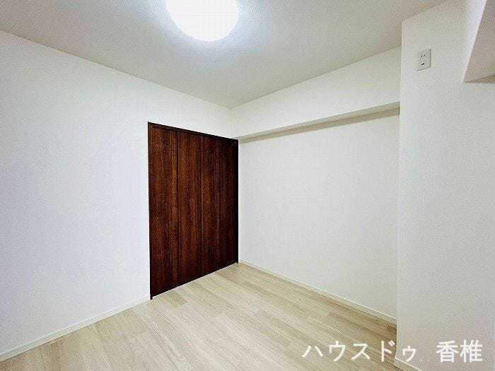 4.8帖の洋室です