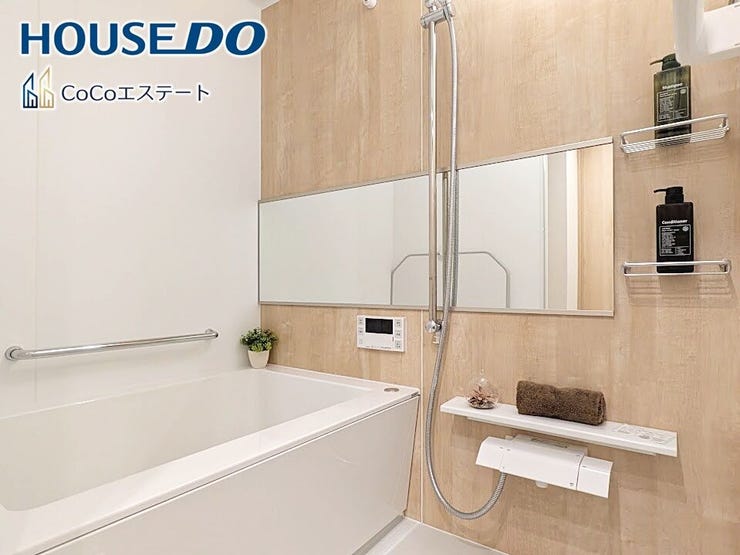 □■ユニットバス■□
浴槽にゆとりがあり、ゆったりと入浴できます。
洗い場も広いので、お子様と一緒に快適に入浴できますね。