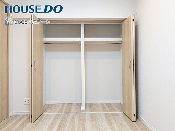 □■収納■□
サービスルームの収納です♪
各部屋にクローゼット完備。
ゆとりの収納で、お部屋がスッキリ片付きます。