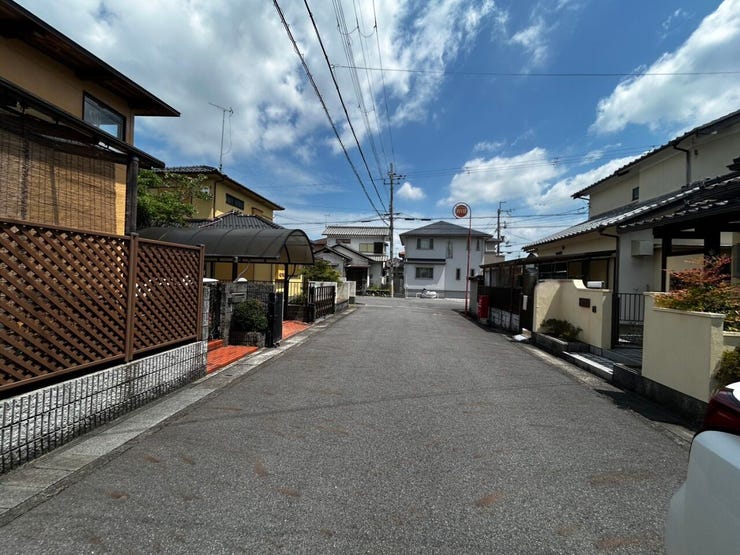 見通しの良い前道道路です。