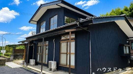【外観】
■□黒を基調とした和モダンな外観が印象的なリフォーム住宅□■