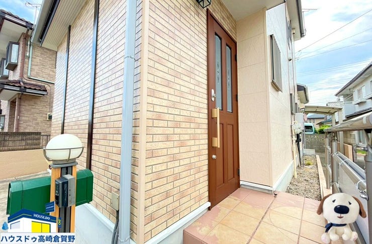 住まいの第一印象を決める玄関ドア♪上質な雰囲気が感じられるデザインです。