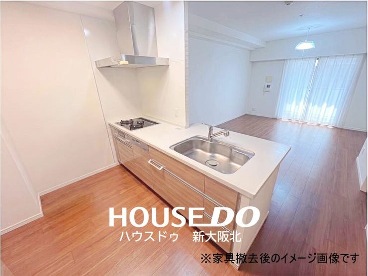 ■ご家族との会話が楽しめる対面式のシステムキッチン!
■料理をしながらテレビを見たり、お子さまの様子を見守ることもできますよ!