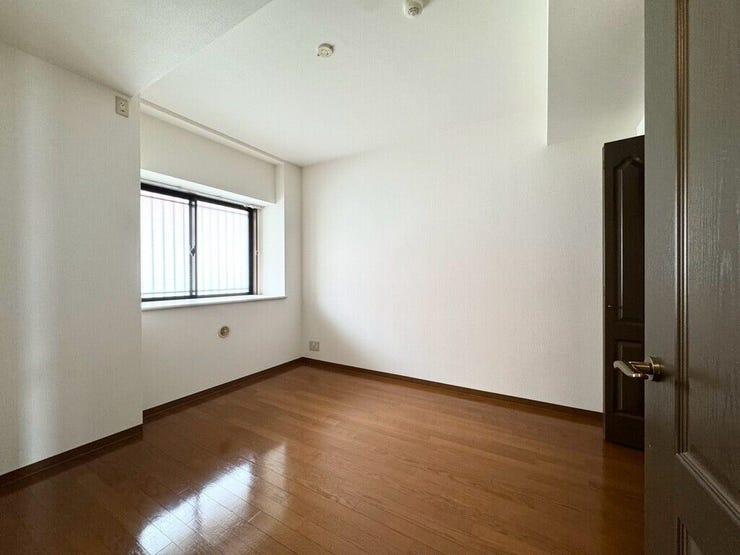 【Bedroom】主寝室や子ども部屋、在宅ワークにも使える洋室。暮らしに合わせて自由にレイアウトできます。