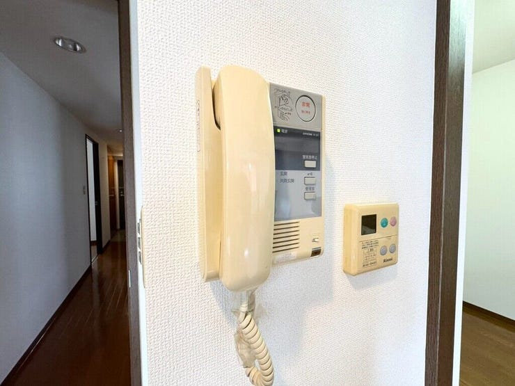 【Facilities】来訪者を確認できるインターホンで、防犯面も安心です。