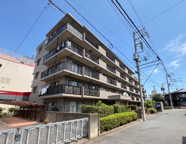 【Exterior】落ち着きのあるシンプルな外観で、長く愛せる住まいに仕上がっています。