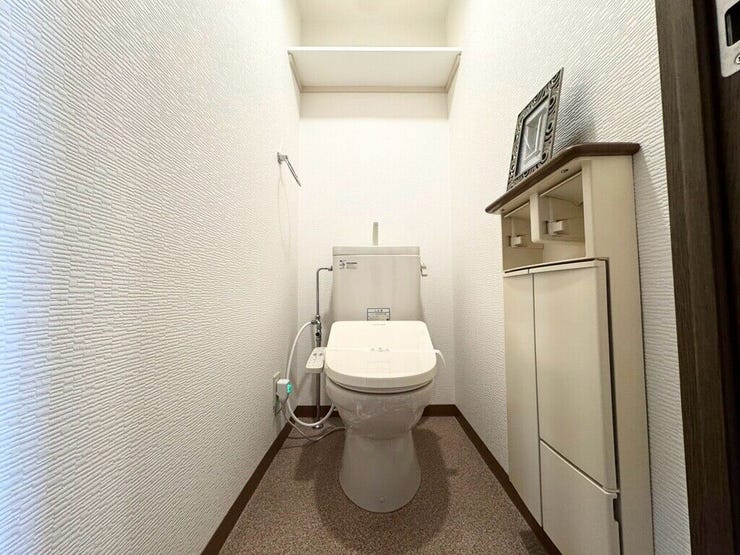 【Toilet】清潔感があり、落ち着いたデザインのトイレ。家族みんなが快適に使えます。
