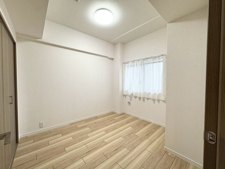 【Bedroom】ナチュラルな内装で、リラックスできる空間。寝室や書斎にも最適です。